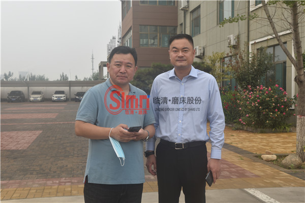 陳總與參觀的領(lǐng)導(dǎo)合影