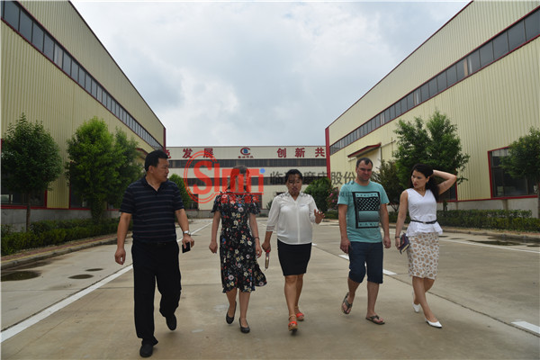 國外客戶親自來公司下訂單